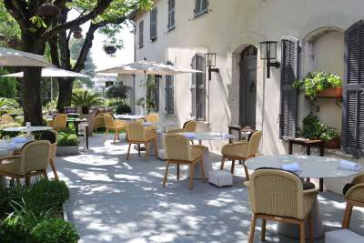 Terrasse Bruno Oger et ses équipes Chef doublement étoilé près de Cannes 